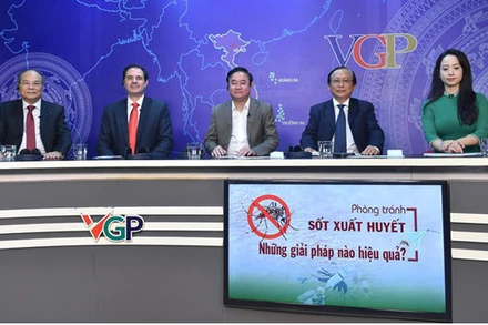 Khách mời tham dự Tọa đàm. (Ảnh: Dương Tuấn)