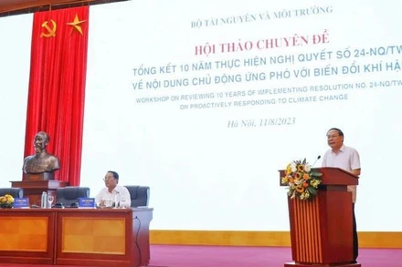 Thứ trưởng Tài nguyên và Môi trường Lê Công Thành phát biểu ý kiến tại hội thảo.