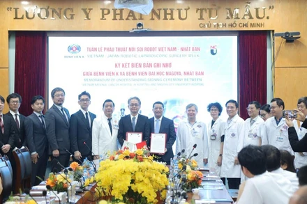 Các đại biểu tham dự buổi ký Biên bản ghi nhớ 