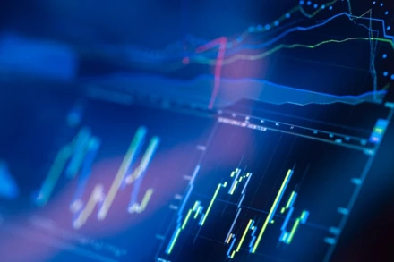 Giá trị giao dịch bình quân tháng 3 trên HoSE tăng gần 32% so tháng trước