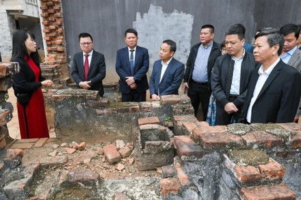 [Ảnh] Đoàn công tác Báo Nhân Dân dâng hương tại Đền thờ Bác Hồ và thăm Khu di tích Nhà tù Sơn La