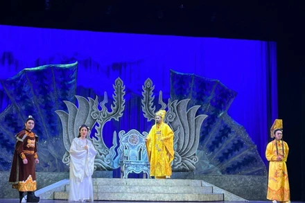 Cảnh trong vở "Vì nghĩa nước non".