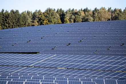 Một nhà máy điện mặt trời tại Đức. Ảnh: Reuters