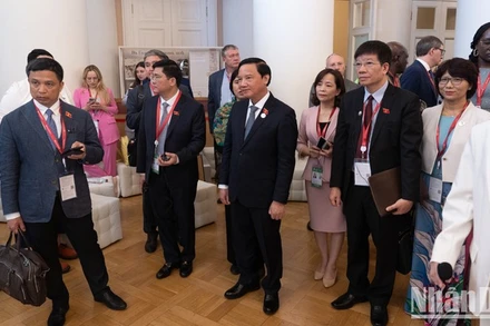 Đoàn đại biểu Quốc hội Việt Nam tại Lễ khai mạc Đại hội Sinh thái quốc tế Nevsky lần thứ 10. (Ảnh: THANH THỂ)