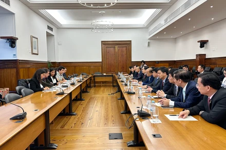 Quang cảnh cuộc họp