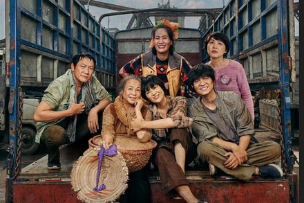 Cuộc sống của những người lao động nghèo ở chợ đầu mối trong bộ phim truyền hình dài tập “Cuộc đời vẫn đẹp sao” (phát sóng trên kênh VTV3, Đài Truyền hình Việt Nam) đang tạo sự đồng cảm của người xem qua màn ảnh nhỏ.