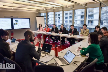 Đoàn UBND thành phố Buôn Ma Thuột tại buổi làm việc cùng AFD. (Ảnh: MINH DUY)