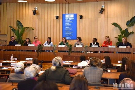 Tọa đàm là cơ hội để những người phụ nữ hoạt động trong lĩnh vực bóng đá cùng trao đổi về các vấn đề bình đẳng giới trong thể thao. (Ảnh: KHẢI HOÀN)