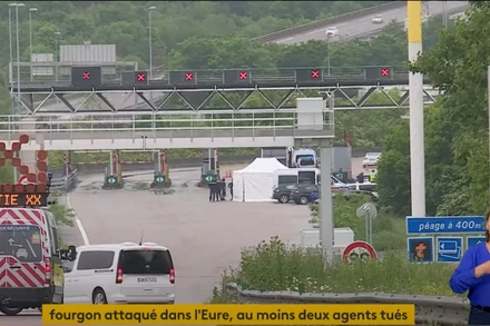 Hiện trường trạm thu phí Incarville, nơi xảy ra cuộc tấn công. (Ảnh: FranceInfo)