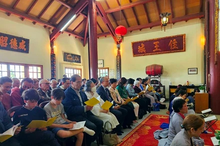 Với nhiều bà con kiều bào, Thiền viện Trúc Lâm là nơi để hòa mình vào chốn tâm linh, giúp tinh thần được thanh tịnh và thoải mái. (Ảnh: MINH DUY)