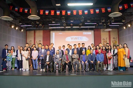 Buổi gặp mặt thu hút sự quan tâm của đông đảo người trẻ Việt đang học tập, nghiên cứu tại Pháp. (Ảnh: MINH DUY)