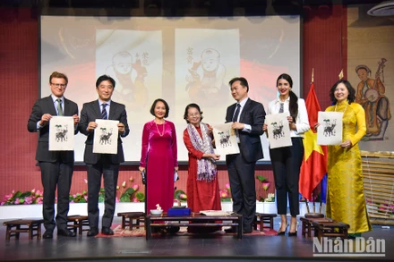 “Đêm Văn hóa Bắc Ninh - Kinh Bắc” đầy màu sắc tại Paris