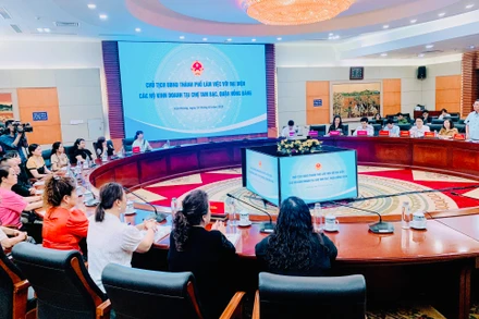 Quang cảnh cuộc đối thoại của Chủ tịch Ủy ban nhân dân thành phố Hải Phòng với các hộ kinh doanh, chiều 24/3.