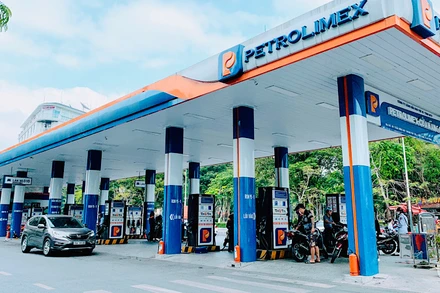 Hiện các điểm bán lẻ xăng dầu của Công ty xăng dầu của Công ty Xăng dầu khu vực 3 trên địa bàn thành phố Hải Phòng đã triển khai hóa đơn điện tử cho khách hàng trên từng lần bán.