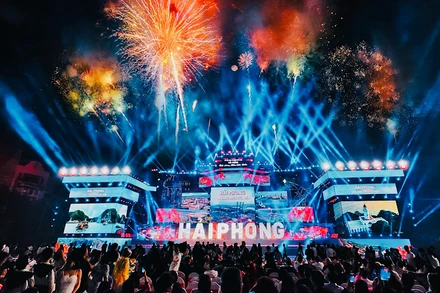 Đêm hội Lễ hội Hoa phượng đỏ Hải Phòng năm 2023.