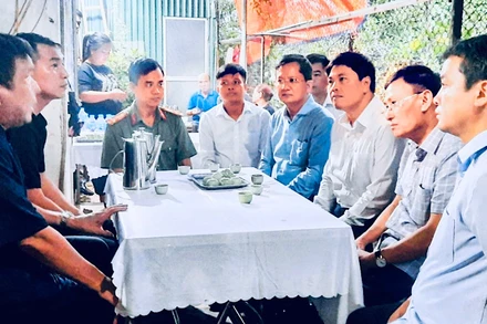 Phó Chủ tịch Ủy ban nhân dân thành phố Hải Phòng Hoàng Minh Cường cùng lãnh đạo các ngành chức năng và huyện An Dương thăm hỏi gia đình nạn nhân N.Y.N ở xã An Đồng (huyện An Dương).