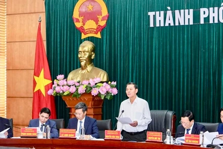 Lãnh đạo Ủy ban nhân dân thành phố Hải Phòng họp về rà soát các trường hợp người nghỉ hưu trước tuổi, nghỉ thôi việc do sắp xếp bộ máy. 