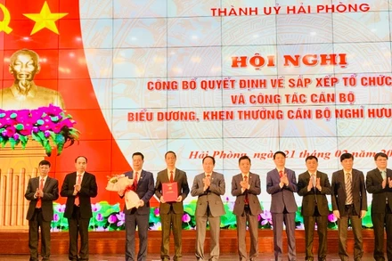 Bí thư Thành ủy Hải Phòng trao Quyết định thành lập Đảng bộ các cơ quan đảng thành phố trực thuộc Thành ủy Hải Phòng