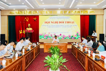 Hội nghị đối thoại với các nhà đầu tư, các doanh nghiệp trong các khu công nghiệp trên địa bàn thành phố Hải Phòng.