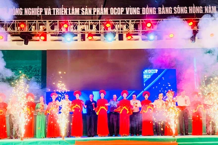Khai mạc Hội chợ Nông nghiệp và triển lãm sản phẩm OCOP vùng đồng bằng sông Hồng.