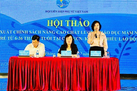 Đại diện Trung ương Hội Liên hiệp Phụ nữ Việt Nam, Hội Phụ nữ Hải Phòng và Ban Quản lý Khu Kinh tế Hải Phòng chủ trì Hội thảo.