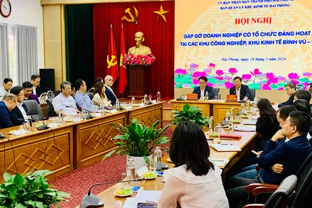 Quang cảnh gặp gỡ các doanh nghiệp có tổ chức Đảng hoạt động tại các khu công nghiệp, Khu Kinh tế Hải Phòng.