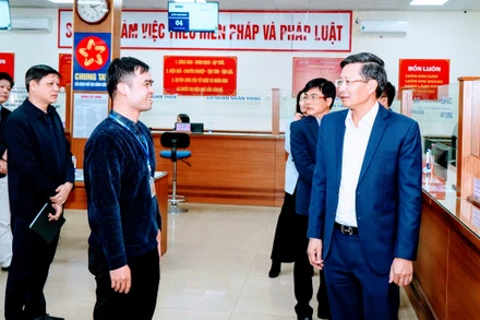 Phó Chủ tịch Thường trực Ủy ban nhân dân thành phố Hải Phòng Lê Anh Quân đột xuất kiểm tra tình hình thực thi công vụ tại quận Lê Chân. (Ảnh: Cổng Thông tin điện tử Hải Phòng)