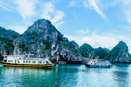 Cùng với Vịnh Hạ Long, Quần đảo Cát Bà vừa được UNESCO công nhận là Di sản Thiên nhiên thế giới. (Ảnh: Đức Nghĩa)