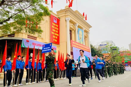 Các đoàn tham gia Ngày chạy Olympic "Vì sức khỏe toàn dân".