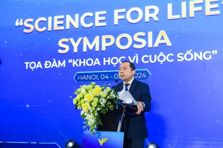 Phó Giáo sư, Tiến sĩ Vũ Hải Quân, Ủy viên Ban Chấp hành Trung ương Đảng Cộng sản Việt Nam, Giám đốc Đại học Quốc gia TP Hồ Chí Minh phát biểu tại tọa đàm. 