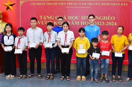 [Ảnh] Đoàn Thanh niên Báo Nhân Dân hướng về quê Bác với nhiều hành động ý nghĩa, thiết thực