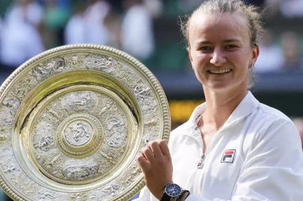 Krejcikova xuất sắc lên ngôi vô địch Wimbledon 2024. (Ảnh: Getty)