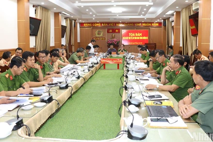 Quang cảnh buổi tọa đàm.