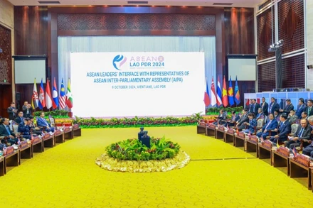 Phiên đối thoại với đại diện Hội đồng liên Nghị viện ASEAN (AIPA). (Ảnh: Nhật Bắc/VGP)