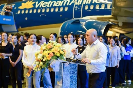 Phó Cục trưởng Hàng không Việt Nam Hồ Minh Tấn phát biểu ý kiến về sự kiện.