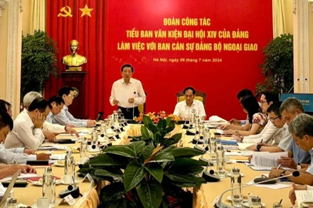 Đồng chí Phan Đình Trạc phát biểu tại buổi làm việc.