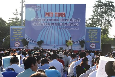 Quang cảnh buổi mít-tinh.