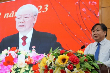 Phó Giáo sư, Tiến sĩ Nguyễn Quốc Dũng báo cáo bài viết của Tổng Bí thư Nguyễn Phú Trọng.