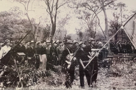 Đơn vị chiến thắng trận Bình Giã được tặng danh hiệu Đoàn Bình Giã - Lá cờ đầu của bộ đội miền Đông Nam Bộ, 1/1965. (Ảnh: Bảo tàng Lịch sử Quân sự Việt Nam)