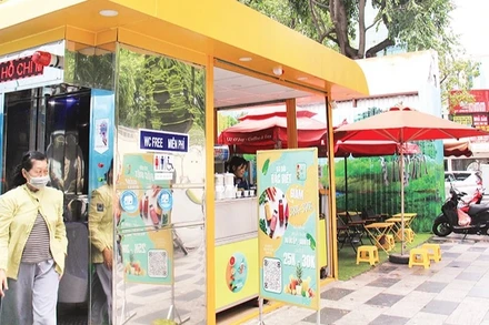 Nhà vệ sinh công cộng tại khu đất số 8-12 Lê Duẩn, Quận 1, TP Hồ Chí Minh. (Ảnh THẾ ANH)