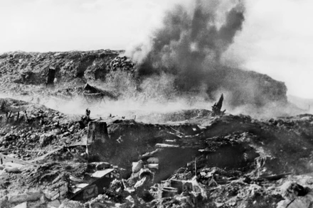 Đồng chí nào dưới đây là người phụ trách tổ đào hầm để đặt thuốc nổ trên đồi A1?