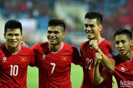 Đội tuyển Việt Nam có sự cải thiện trên bảng xếp hạng FIFA. (Ảnh: TRẦN HẢI)