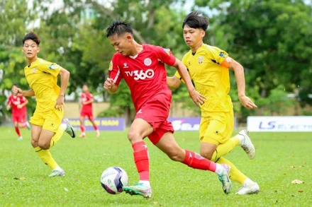 Hồng Lĩnh Hà Tĩnh (vàng) có chiến thắng tối thiểu trước Thể Công Viettel. (Ảnh: VFF)