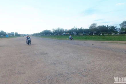 Khu vực sân bay Quảng Phú là địa điểm dự kiến tập kết ô-tô cá nhân khi nước lũ dâng cao cho khu vực phía tây trung tâm thành phố Quảng Ngãi. 