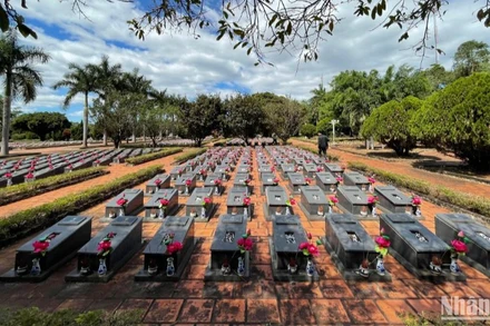 Hàng trăm ngôi mộ liệt sĩ không có thông tin do chưa xác định được danh tính hài cốt liệt sĩ.