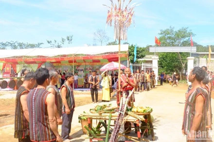 Không gian lễ hội kết bạn cộng đồng của người M’ Nông ở huyện Bù Đăng, tỉnh Bình Phước. (Ảnh: NHẤT SƠN)