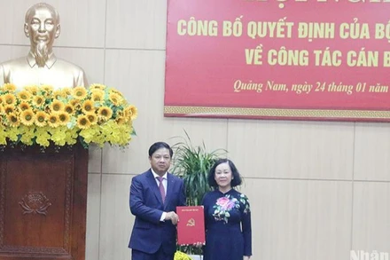 Đồng chí Trương Thị Mai, Ủy viên Bộ Chính trị, Thường trực Ban Bí thư, Trưởng Ban Tổ chức Trung ương trao quyết định điều động, chỉ định đồng chí Lương Nguyễn Minh Triết giữ chức Bí thư Tỉnh ủy Quảng Nam nhiệm kỳ 2020-2025.