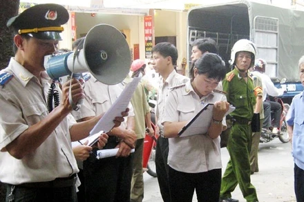 Thi hành án dân sự tại một cơ sở ở Hà Nội. (Ảnh: minh họa)