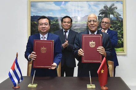 Ký kết Biên bản kỳ họp 41 Ủy ban liên chính phủ Việt Nam-Cuba.