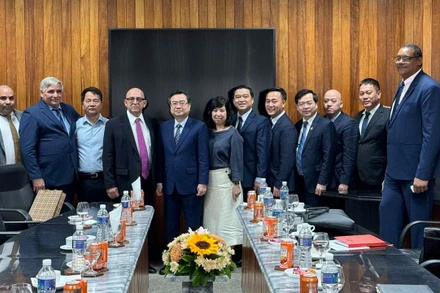 Bộ trưởng Xây dựng Nguyễn Thanh Nghị và đoàn công tác hội đàm với Bộ trưởng Xây dựng Cuba Rene Mesa Villafana và các đơn vị, doanh nghiệp xây dựng Cuba.